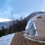 Quinzee Nupen - Pure & Private Retreat Luksustelt Kafjord (Finnmark)