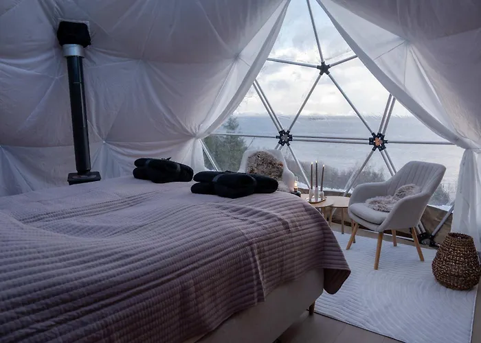 Glamping Quinzee Nupen - Pure & Private Retreat Kafjord (Finnmark)